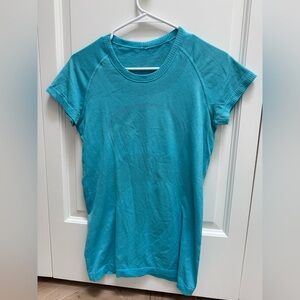 Lululemon Run Swiftly Tech Short sleeved Crew Neck in Turquoise/light blue